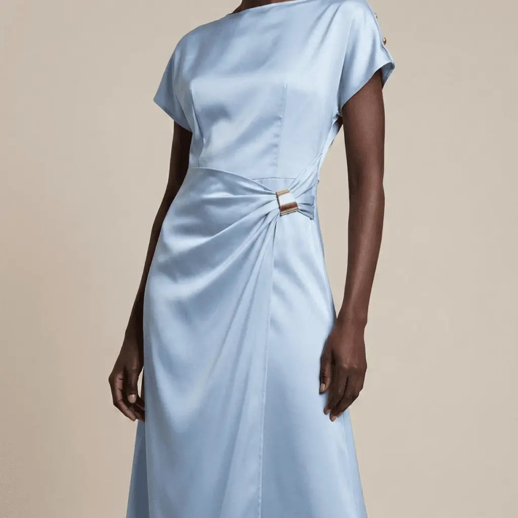 Vestido midi de cetim com detalhe drapeado